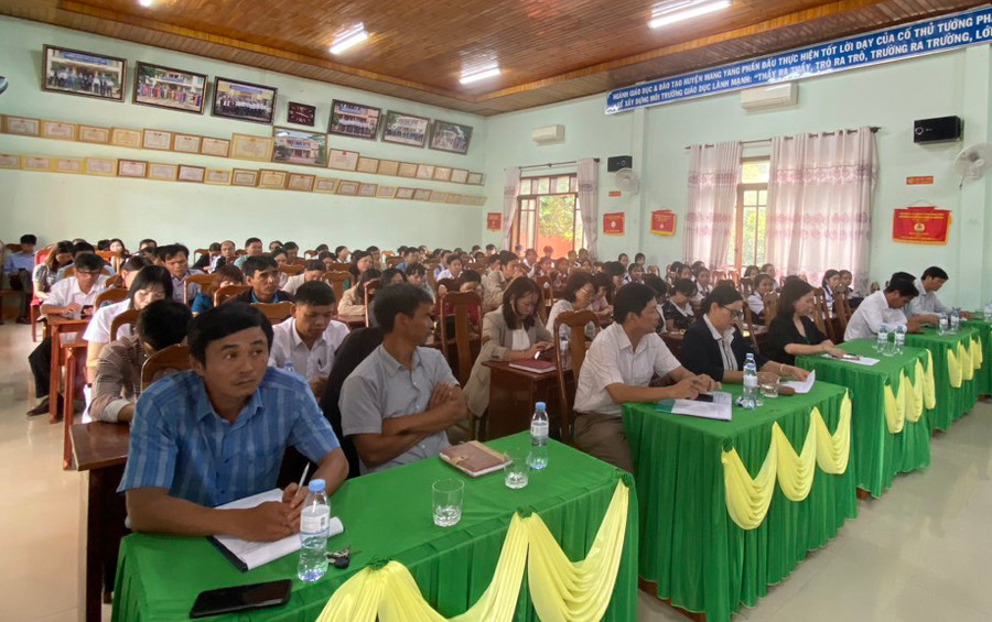 Các đại biểu tham gia lễ. Ảnh: H.P Các đại biểu tham gia lễ. Ảnh: H.P