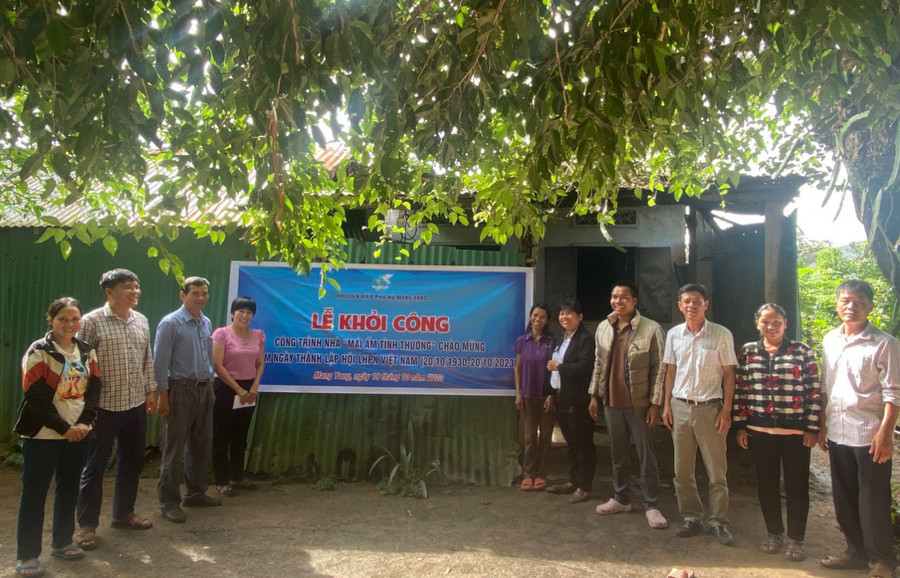 Quang cảnh lễ khởi công nhà "Mái ấm tình thương" . Ảnh: K.P Quang cảnh lễ khởi công nhà "Mái ấm tình thương" . Ảnh: K.P