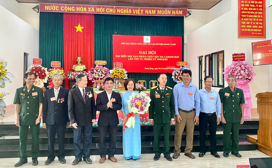 Ban Chấp hành mới ra mắt tại Đại hội. Ảnh: K.P