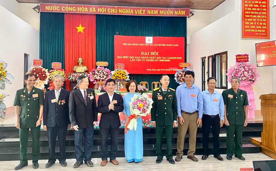 Ban Chấp hành mới ra mắt tại Đại hội. Ảnh: K.P