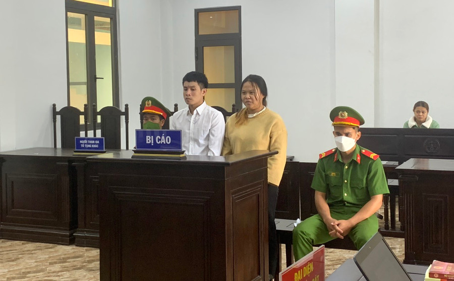2 bị cáo Phạm Minh Thông và Nguyễn Thị Thanh Huyền tại phiên tòa. Ảnh: Hạnh Phan