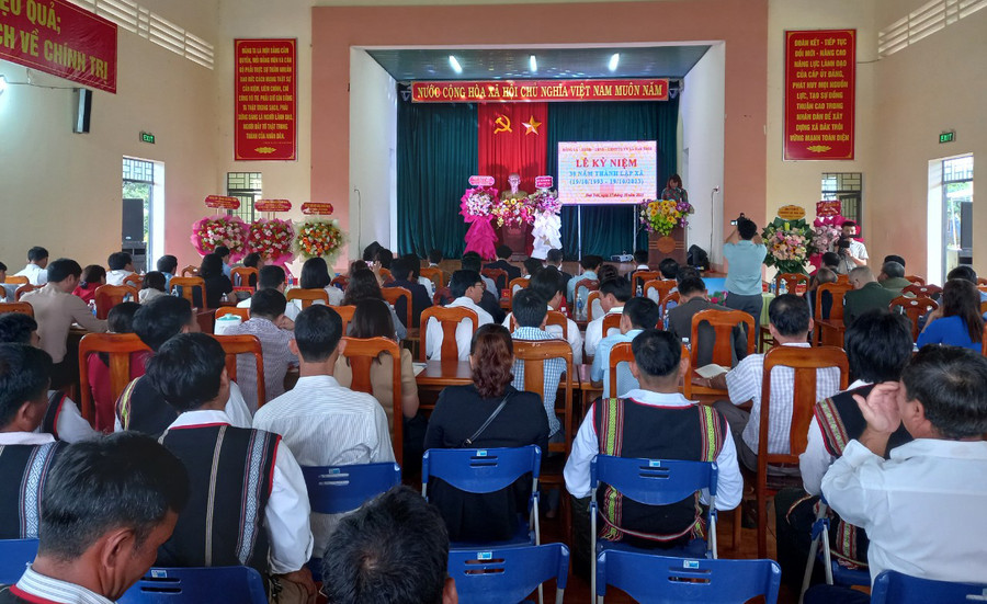 Quang cảnh buổi lễ. Ảnh: H.P Quang cảnh buổi lễ. Ảnh: H.P