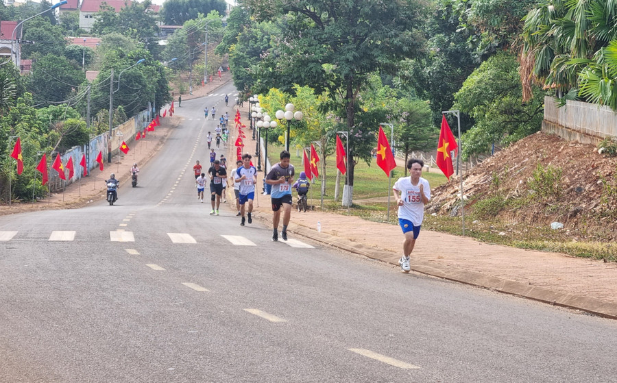 Cung đường chạy qua Công viên huyện Đức Cơ có độ dốc rất đẹp.