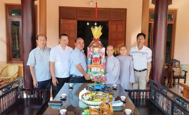 Đoàn đến thăm, chúc mừng chùa Phước Sơn nhân dịp đại lễ Phật đản năm 2023. Ảnh: Văn Đại Đoàn đến thăm, chúc mừng chùa Phước Sơn nhân dịp đại lễ Phật đản năm 2023. Ảnh: Văn Đại