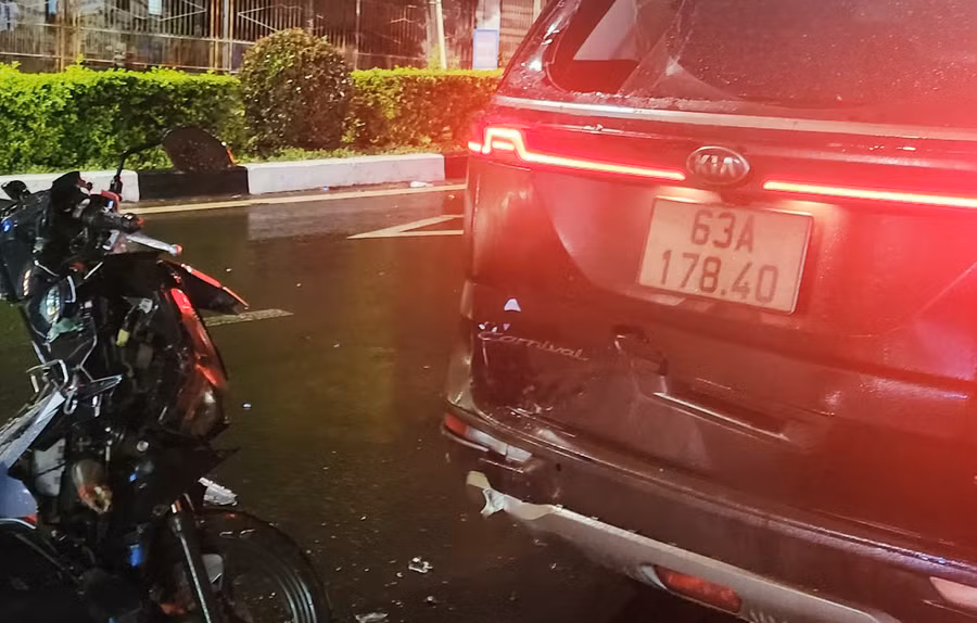 Vụ tai nạn khiến người điều khiển xe máy bị thương nặng. Ảnh: K.P