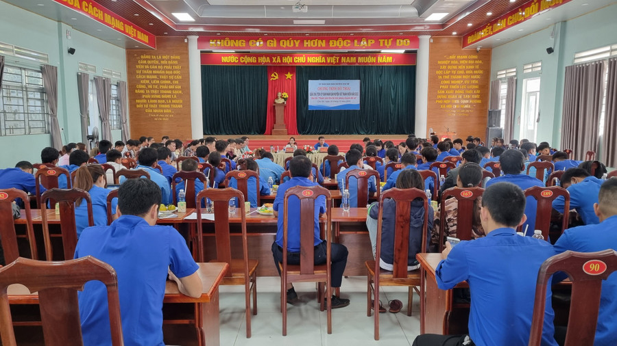 Quang cảnh buổi đối thoại. Ảnh: H.P Quang cảnh buổi đối thoại. Ảnh: H.P