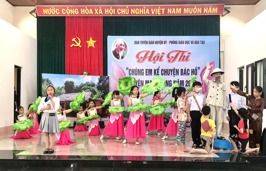 Một tiết mục tại hội thi chúng em kể chuyện Bác Hồ. Ảnh: Hà Phương Một tiết mục tại hội thi chúng em kể chuyện Bác Hồ. Ảnh: Hà Phương