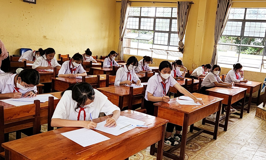 Các em học sinh tham gia tại kỳ thi. Ảnh: Văn Đại