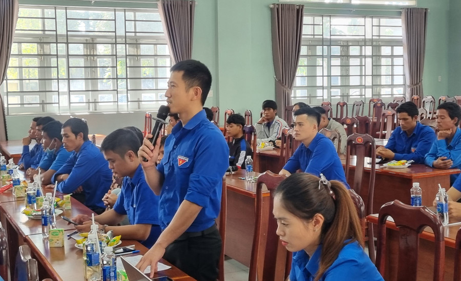 Các đoàn viên, thanh niên nêu ý kiến tại buổi đối thoại. Ảnh: H.P Các đoàn viên, thanh niên nêu ý kiến tại buổi đối thoại. Ảnh: H.P