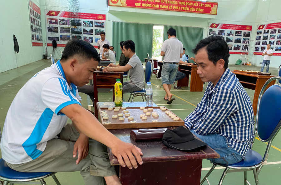 Các kỳ thủ tham gia thi đấu tại giải. Ảnh: Kim Ngọc Các kỳ thủ tham gia thi đấu tại giải. Ảnh: Kim Ngọc