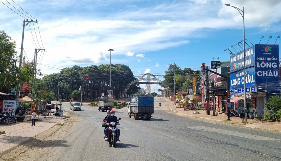 Một góc Trung tâm thị trấn Kon Dơng, huyện Mang Yang. Ảnh: H.P Một góc Trung tâm thị trấn Kon Dơng, huyện Mang Yang. Ảnh: H.P