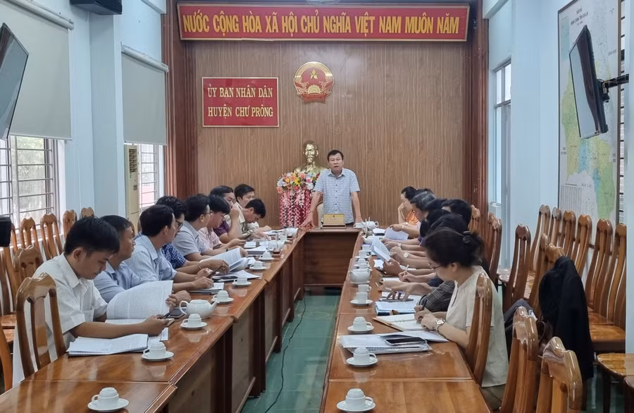 Quang cảnh buổi giám sát tại UBND huyện Chư Prông. Ảnh: Hà Phương