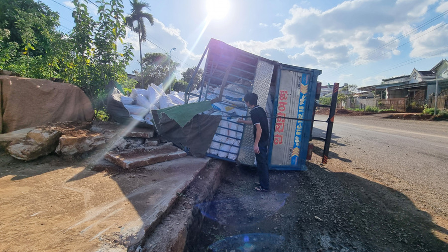 Hiện trường vụ tai nạn. Ảnh: Hà Phương Hiện trường vụ tai nạn. Ảnh: Hà Phương