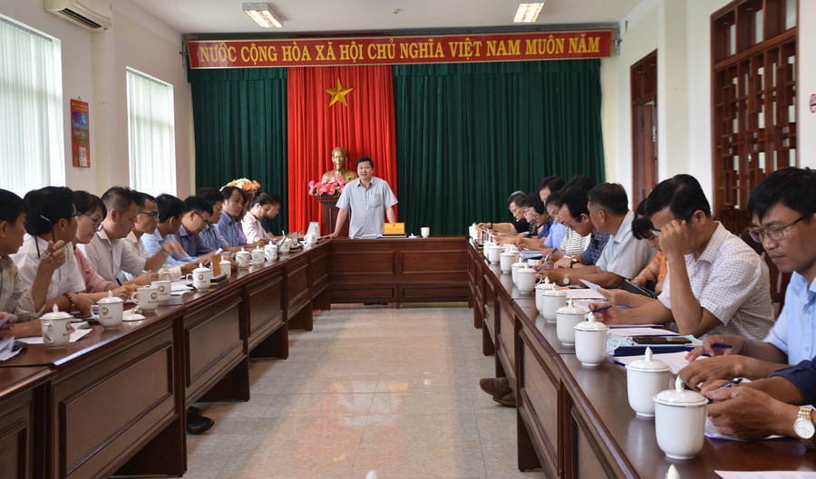 Quang cảnh buổi làm việc của đoàn giám sát với UBND thị xã An Khê. Ảnh: Hà Phương