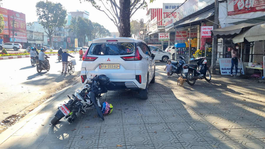 Hiện trường vụ tai nạn. Ảnh: K.P Hiện trường vụ tai nạn. Ảnh: K.P