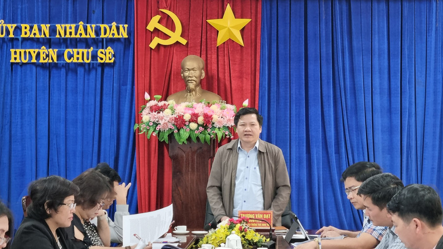 Ủy viên Ban Thường vụ Tỉnh ủy, Phó Chủ tịch Thường trực HĐND tỉnh Gia Lai Trương Văn Đạt đề nghị UBND huyện Chư Sê cần sớm giải quyết đơn thư của công dân. Ảnh: H.P Ủy viên Ban Thường vụ Tỉnh ủy, Phó Chủ tịch Thường trực HĐND tỉnh Gia Lai Trương Văn Đạt đề nghị UBND huyện Chư Sê cần sớm giải quyết đơn thư của công dân. Ảnh: H.P