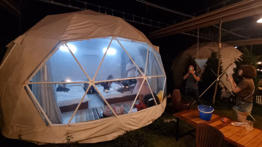 Những lều cambing tại Zins Farm phục vụ cho du khách lưu trú qua đêm.