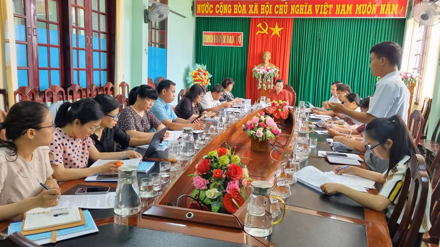 Quang cảnh buổi giám sát tại UBND huyện Đak Pơ. Ảnh: Hà Phương