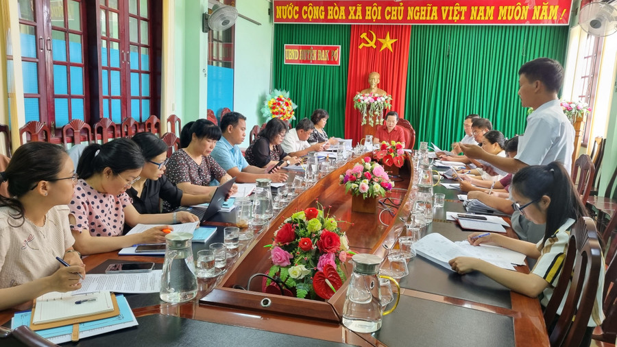 Quang cảnh buổi giám sát tại UBND huyện Đak Pơ. Ảnh: Hà Phương