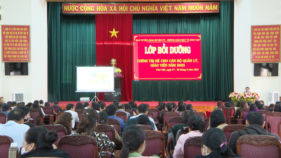 Quang cảnh lớp bồi dưỡng. Ảnh: Văn Đại Quang cảnh lớp bồi dưỡng. Ảnh: Văn Đại