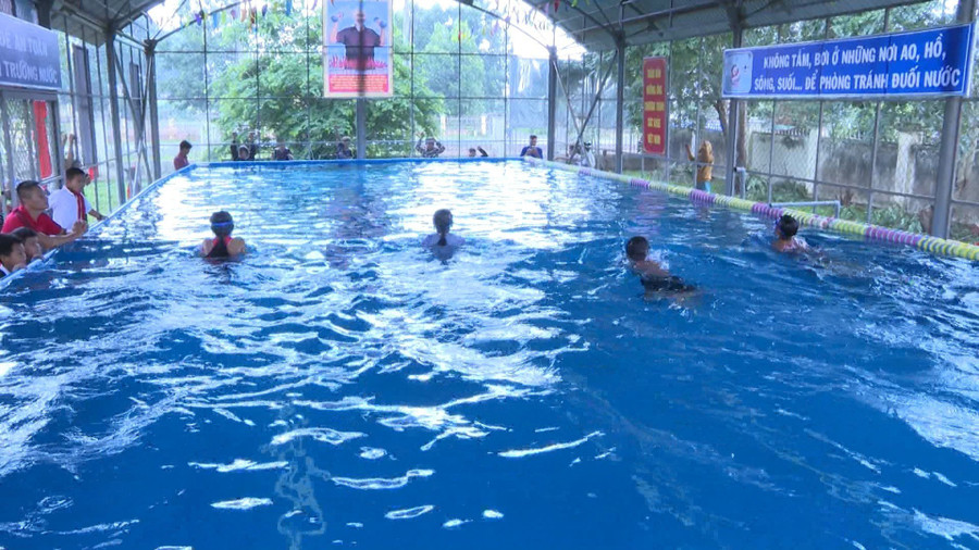 Tập huấn kỹ năng phòng chống tai nạn thương tích cho các em học sinh. Ảnh: Văn Đại Tập huấn kỹ năng phòng chống tai nạn thương tích cho các em học sinh. Ảnh: Văn Đại