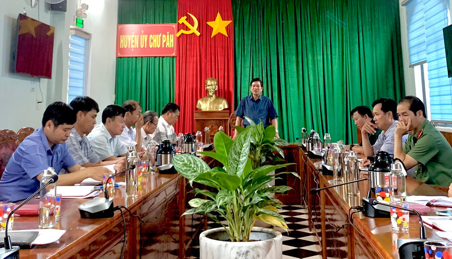 Ông Nguyễn Quang Trường-Phó Bí thư Thường trực Huyện ủy, Trưởng ban Chỉ đạo 35 huyện phát biểu tại Hội nghị. Ảnh: V.Đ Ông Nguyễn Quang Trường-Phó Bí thư Thường trực Huyện ủy, Trưởng ban Chỉ đạo 35 huyện phát biểu tại Hội nghị. Ảnh: V.Đ