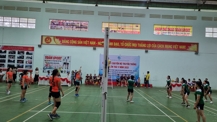 Các trận đấu diễn ra sôi nổi, quyết liệt. Ảnh: H.P Các trận đấu diễn ra sôi nổi, quyết liệt. Ảnh: H.P