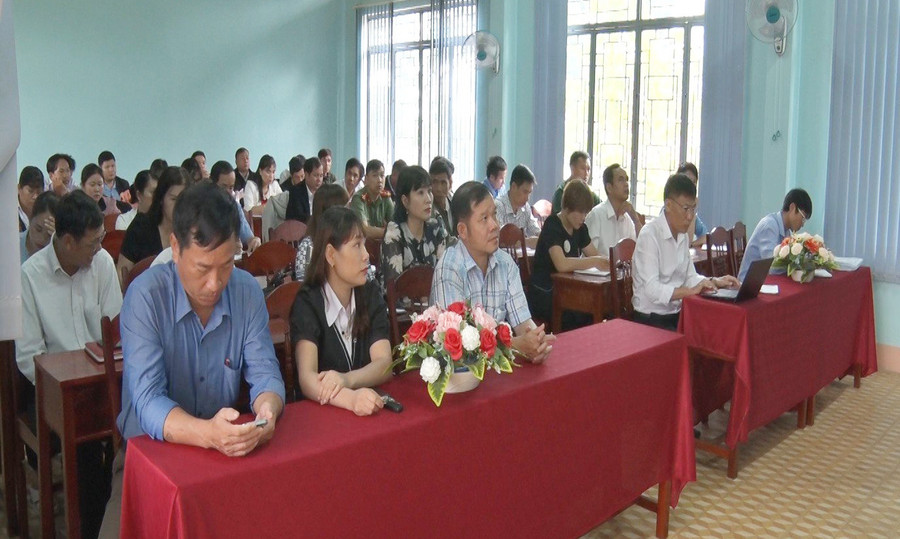 Các học viên tham gia tại lớp bồi dưỡng nghiệp vụ kiểm tra, giám sát Đảng cơ sở năm 2023. Ảnh: Minh Hiển