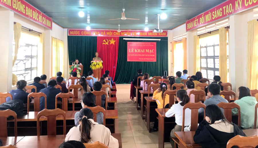 Quang cảnh lễ khai mạc kỳ thi tuyển dụng công chức cấp xã năm 2023. Ảnh: Ngọc Hanh