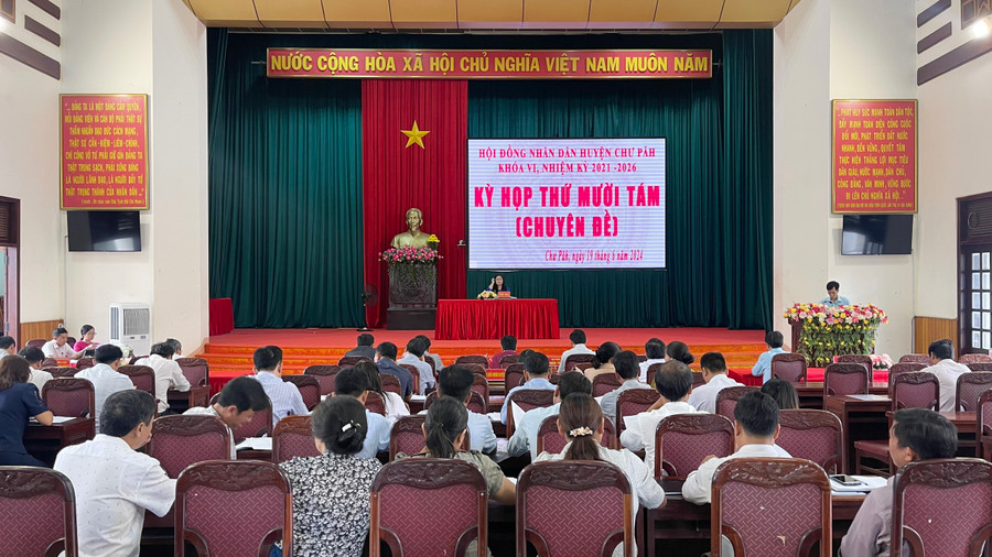 Quang cảnh kỳ họp thứ 18 (chuyên đề) HĐND huyện Chư Păh, nhiệm kỳ 2021-2026. Ảnh: K.P