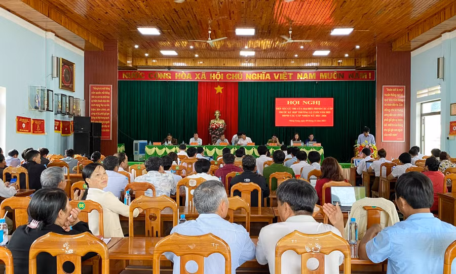 Quang cảnh buổi tiếp xúc cử tri tại thị trấn Kon Dơng, huyện Mang Yang. Ảnh: K.P