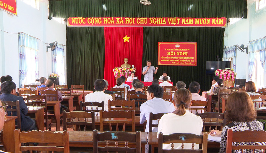 Quang cảnh buổi tiếp xúc cử tri tại thị trấn Phú Hòa, huyện Chư Păh. Ảnh: K.P Quang cảnh buổi tiếp xúc cử tri tại thị trấn Phú Hòa, huyện Chư Păh. Ảnh: K.P