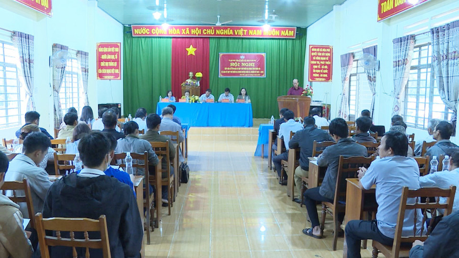 Quang cảnh buổi tiếp xúc cử tri. Ảnh: Văn Đại Quang cảnh buổi tiếp xúc cử tri. Ảnh: Văn Đại