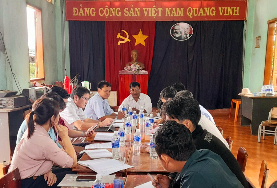 Quang cảnh buổi sinh hoạt Chi bộ làng Yăh, thị trấn Ia Ly, huyện Chư Păh. Ảnh: Văn Đại