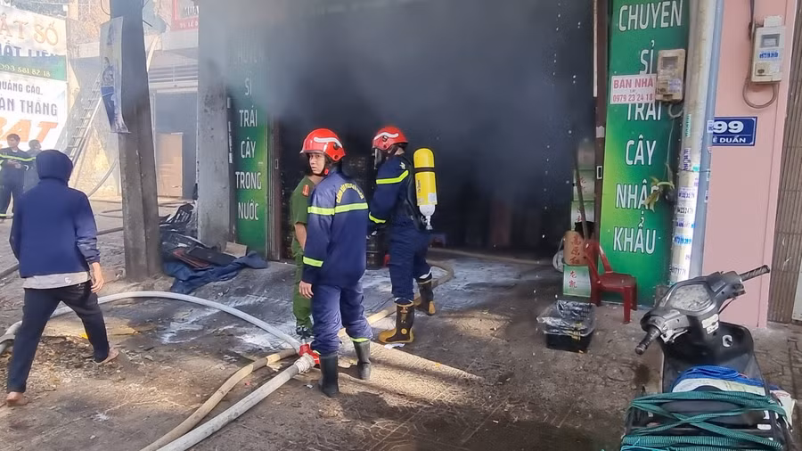 Lực lượng PCCC tiếp cận hiện trường.