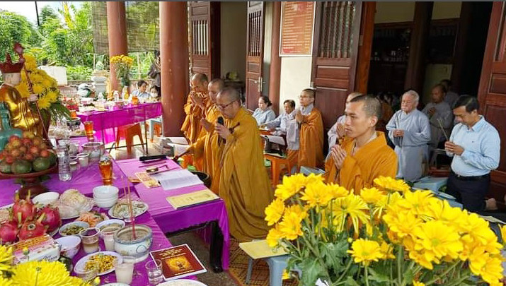 Quang cảnh buổi lễ cầu siêu anh linh các Anh hùng liệt sĩ tại Ngôi mộ chung ở thôn 8, xã Nghĩa Hưng, huyện Chư Păh. Ảnh: Văn Đại Quang cảnh buổi lễ cầu siêu anh linh các Anh hùng liệt sĩ tại Ngôi mộ chung ở thôn 8, xã Nghĩa Hưng, huyện Chư Păh. Ảnh: Văn Đại