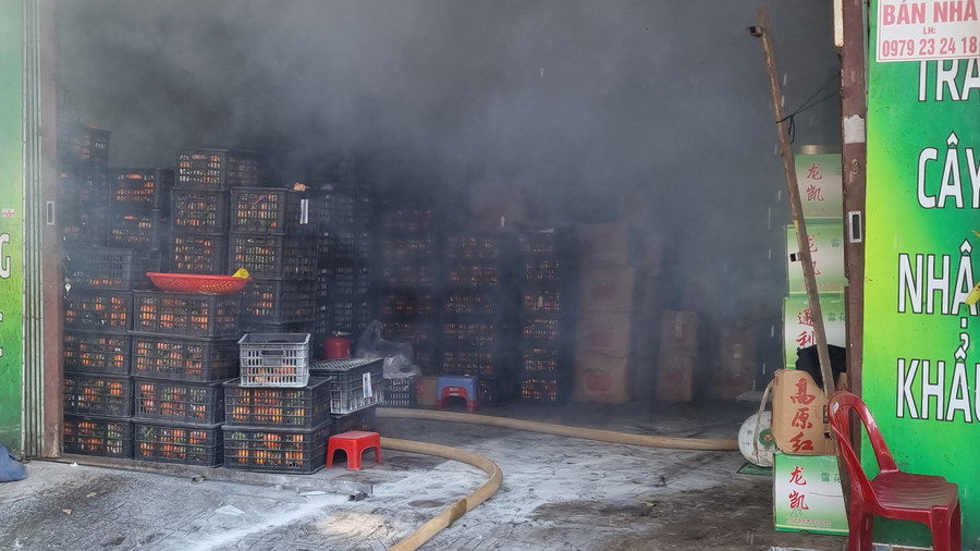 Vụ cháy thiêu rụi nhiều tài sản.