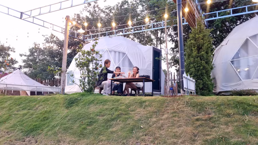 Du khách trải nghiệm không gian rộng thoáng tại Zins Farm.