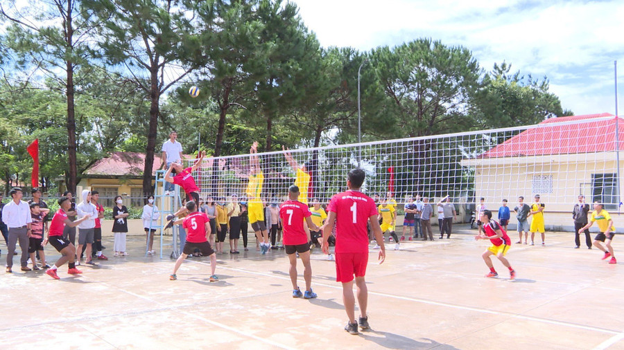 Các trận đấu diễn ra sôi nổi và hấp dẫn. Ảnh: Hà Phương