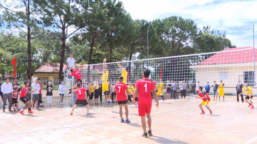 Các trận đấu diễn ra sôi nổi và hấp dẫn. Ảnh: Hà Phương