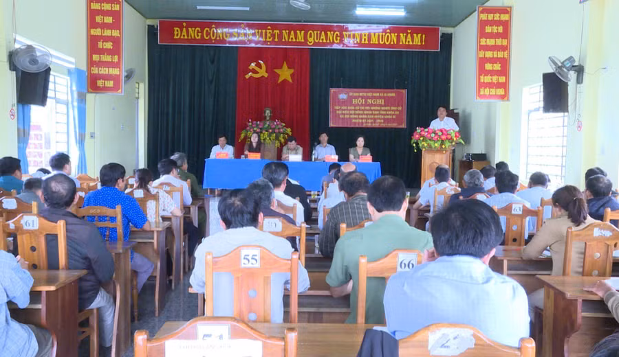 Quang cảnh buổi tiếp xúc cử tri. Ảnh: Văn Đại