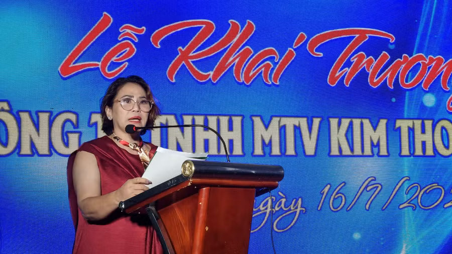 Bà Trịnh Thị Kim Thoa-Giám đốc Công ty TNHH một thành viên Kim Thoa Phát phát biểu tại buổi lễ.