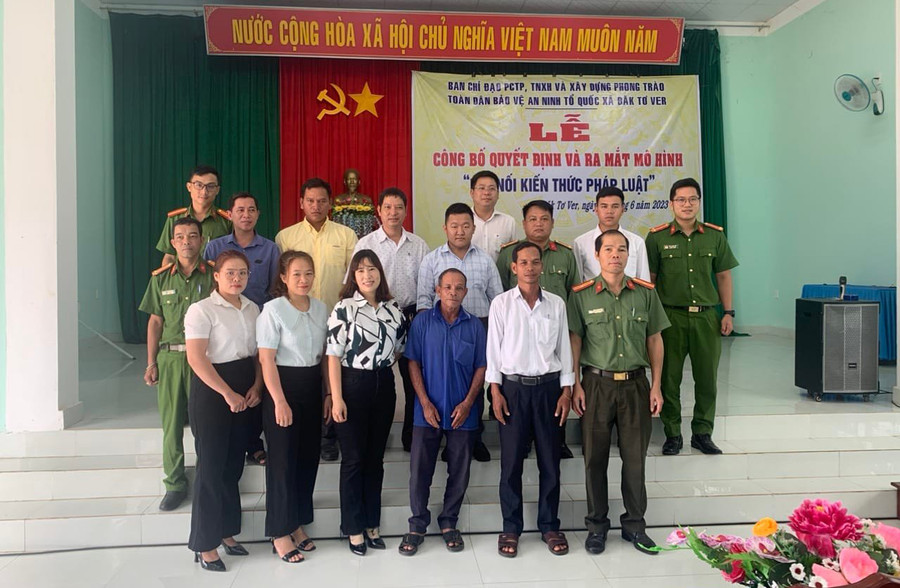 Quang cảnh lễ ra mắt mô hình “Kết nối kiến thức pháp luật” tại xã Đak Tơ Ve. Ảnh: Tuấn Duy Quang cảnh lễ ra mắt mô hình “Kết nối kiến thức pháp luật” tại xã Đak Tơ Ve. Ảnh: Tuấn Duy