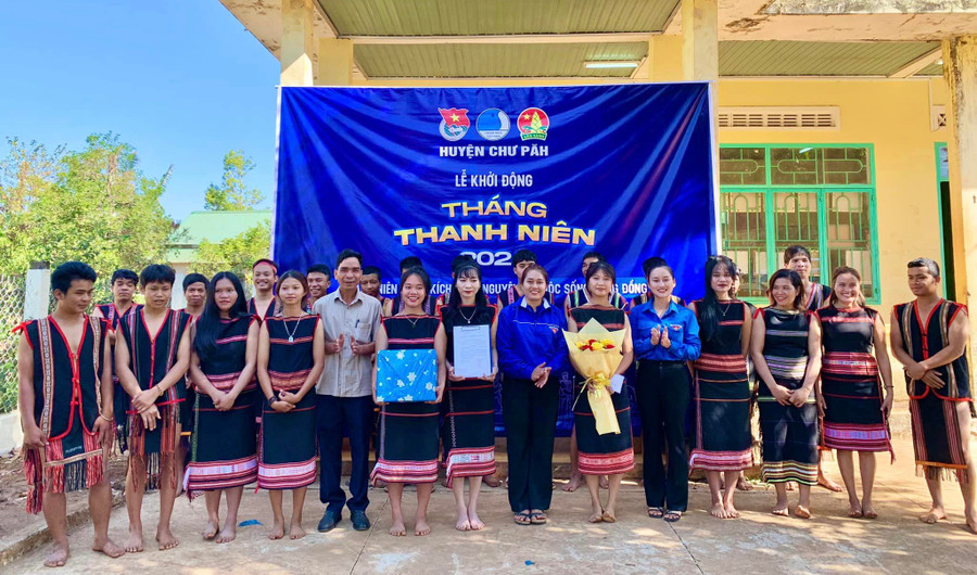 Ra mắt Câu lạc bộ Cồng chiêng trong thanh-thiếu nhi tại xã Ia Ka.