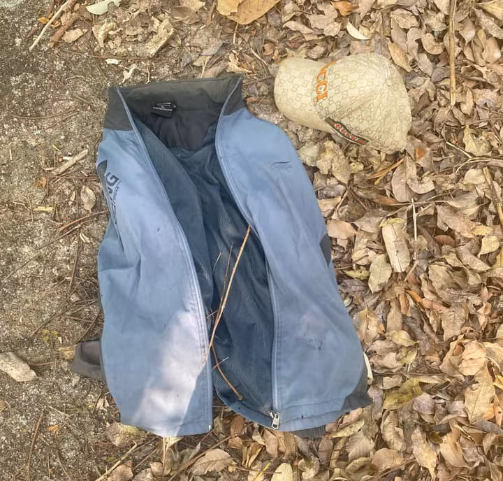 Áo khoác và mũ của nạn nhân tại khu vực đồi thông. Ảnh: M.N