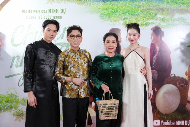 Jun Vũ đến chúc mừng Minh Dự Jun Vũ đến chúc mừng Minh Dự