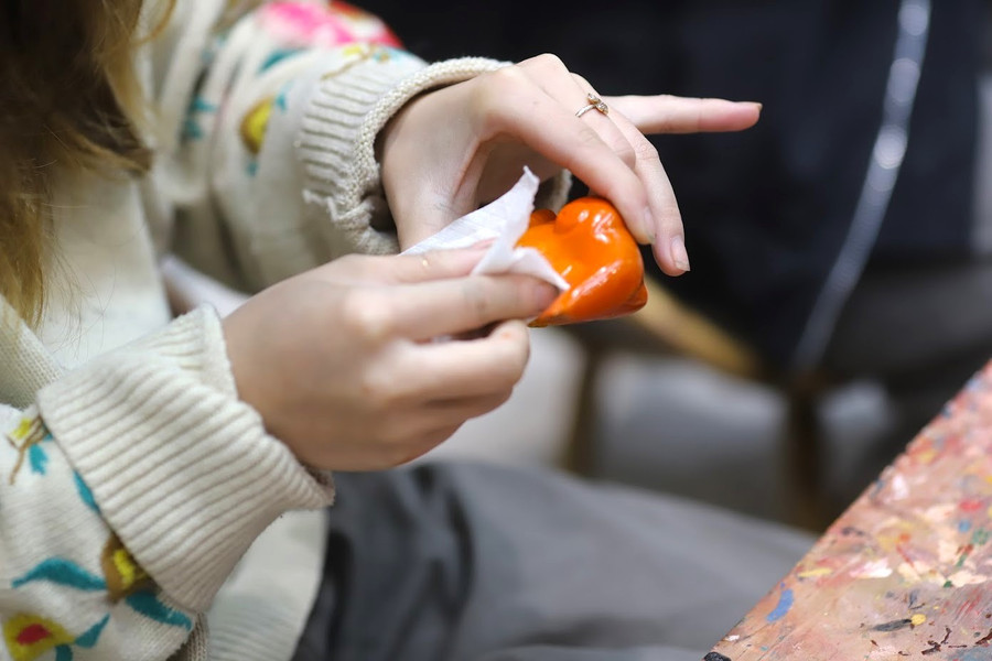 Để hoàn thiện được một tác phẩm, các họa sĩ gen Z phải cẩn thận, tỉ mỉ trong từng chi tiết.