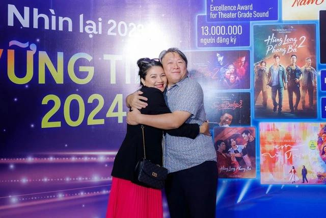 Đạo diễn Hàm Trần và Kiều Trinh vui mừng khi tái hợp trong dự án Đạo diễn Hàm Trần và Kiều Trinh vui mừng khi tái hợp trong dự án