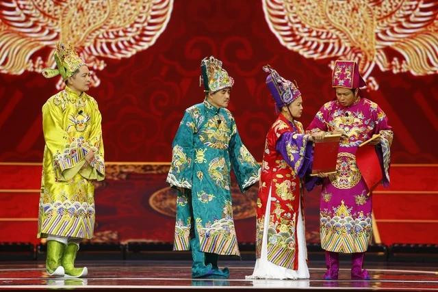 Táo Quân 2024 có sự đổi mới về diễn viên. Nhiều nghệ sĩ như Tú Oanh, Bá Anh... góp mặt trong chương trình Táo Quân 2024 có sự đổi mới về diễn viên. Nhiều nghệ sĩ như Tú Oanh, Bá Anh... góp mặt trong chương trình
