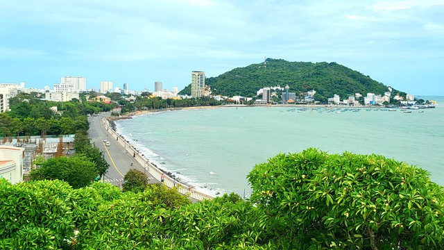 Khu vực Bãi Trước, nơi tổ chức bắn pháo hoa trong đêm giao thừa Khu vực Bãi Trước, nơi tổ chức bắn pháo hoa trong đêm giao thừa